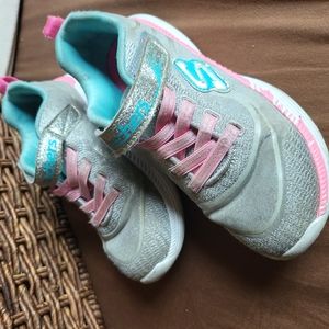 SKETCHERS - big girl Sneakers size 2